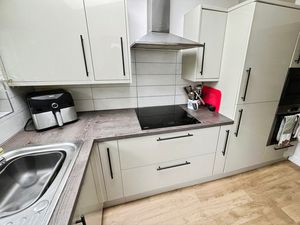 Kitchen- click for photo gallery